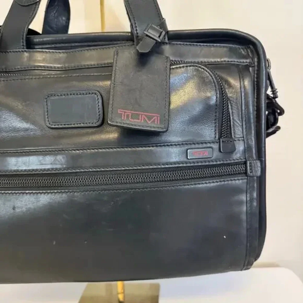 Tumi Alpha Slim Deluxe Briefcase Bag Black Leather Portfolio Messenger Business - Picture 3 of 14
